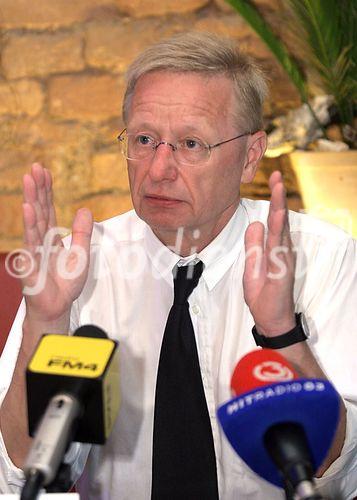 (C) fotodienst/Anna Rauchenberger - Wien 27.06.2006 - Der Österreichische Musikfonds ist eine Initiative zur Förderung professioneller Österreichischer Musikproduktionen. Nun feiert er sein einjähriges Bestehen. FOTO: Staatssekretär Franz Morak (Staatssekretariat für Kunst und Medien).