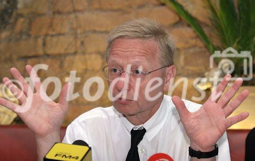 (C) fotodienst/Anna Rauchenberger - Wien 27.06.2006 - Der Österreichische Musikfonds ist eine Initiative zur Förderung professioneller Österreichischer Musikproduktionen. Nun feiert er sein einjähriges Bestehen. FOTO: Staatssekretär Franz Morak (Staatssekretariat für Kunst und Medien).