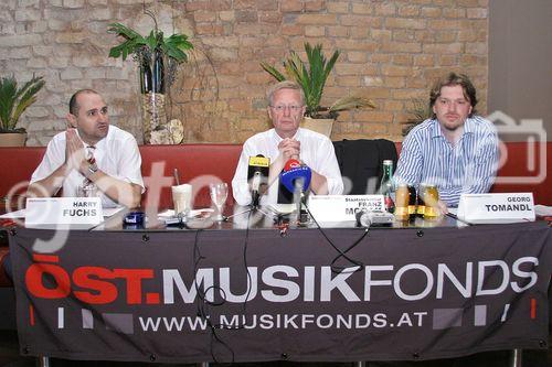 (C) fotodienst/Anna Rauchenberger - Wien 27.06.2006 - Der Österreichische Musikfonds ist eine Initiative zur Förderung professioneller Österreichischer Musikproduktionen. Nun feiert er sein einjähriges Bestehen. FOTO v.l.: Harry Fuchs (GF Musikfonds), Staatssekretär Franz Morak (Staatssekretariat für Kunst und Medien), Georg Tomandl (Obmann Musikfonds).