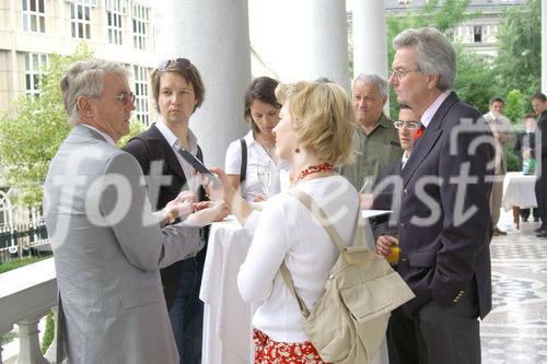 Pressegespräch über die Generalsanierung des Theaters und deren Finanzierung. Foto: die Teilnehmer beim Interview