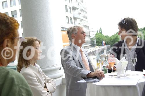 Pressegespräch über die Generalsanierung des Theaters und deren Finanzierung. Foto: die Teilnehmer beim Interview