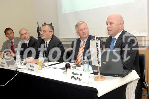 Im Oktober nimmt das erste MIC in Österreich seinen Betrieb auf.
Foto v.li.na.re: Thomas Lutz (Pressesprecher Microsoft); Harald Leitenmüller (Innovationssprecher, Mitglied der GL); Andreas Schabus (Academic Relations Manager); Rudolf Kemler (Generaldirektor HP Österreich); Martin Fischer (Vice President Strategic Alliances Polycom in EMEA)
©fotodienst/Nadine Bargad