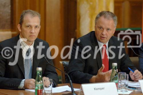 Presse-Brunch aus Computer/TelekommunikationPresse-Brunch aus Computer/Telekommunikation.  Foto v.li.na.re: Andreas Kemper, Vice President ISP Services, UPC; Richard Wein, Geschäftsführer nic.at