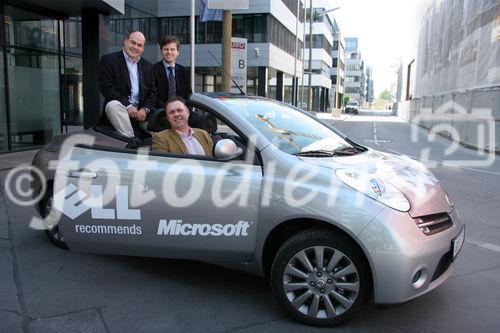 (C) Anna Rauchenberger - Wien 01.06.2007 - Microsoft übergibt DELL feierlich die Schlüssel zu den zwei brandneuen Nissan Micra C+C. FOTO: Werner Höllrigl (Leiter des Bereichs OEM bei Microsoft und Mitglied der Geschäftsleitung, links hinten), Veit Dengler (General Manager von DELL Central European Region, rechts hinten), Thomas Hillebrand (Dell Managing Director Austria, vorne sitzend).