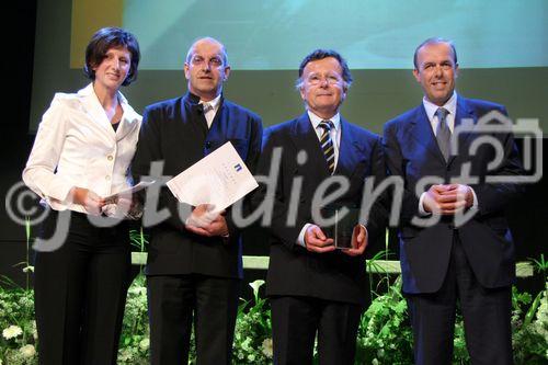 (C) Anna Rauchenberger - Wien 30.05.2007 - Bereits zum vierten Mal wurde der Preis für Unternehmen mit Verantwortung, der Trigos, vergeben. FOTO: Maria-Theresia Unterlercher(SOS Kinderdorf), Peter Buchmayr, MBA (Salzburg AG, Sonderpreisträger), Dr. Arno Gasteiger (Salzburg AG, Sonderpreisträger), Herbert Schweiger (GF Microsoft Österreich).