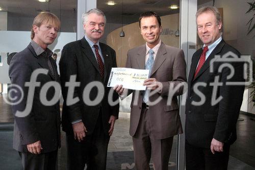 (C)fotodienst/Mag. Daniel Katzinger - Wien 27.02.2007
Microsoft Österreich: Spendencheck-Übergabe an die Österreichische Computer Gesellschaft (OCG) 
Foto v.l.: Manfred Brandner (bit media), Univ.-Prof. Dr. Gerald Futschek (Präsident der Österreichischen Computergesellschaft), Thomas Lutz (Unternehmenssprecher Microsoft Österreich),  Dr. Robert Kristöfl  (bmbwk)

