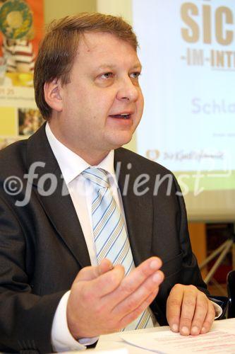 (C) fotodienst/Anna Rauchenberger - Wien 13.12.2006  - Partnerschaft der Wiener Kinderfreunde mit Microsoft Österreich: Der Umgang mit PC und Internet wird sicher und 'kinderleicht'. FOTO: Christian Morawek (GF der Wiener Kinderfreunde).