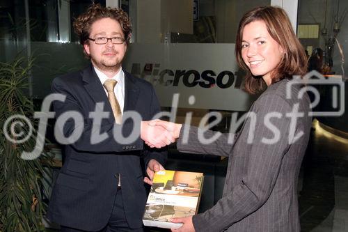 © Fotodienst/ Oskar Goldberger - EU-Fördermitteltest /Microsoft/ Preisverleihung, v.l. Mag. Günter Schneider (Microsoft Österreich), Mag. Claudia Freidl (Wissenschaftliche Mitarbeiterin / Krems Research)