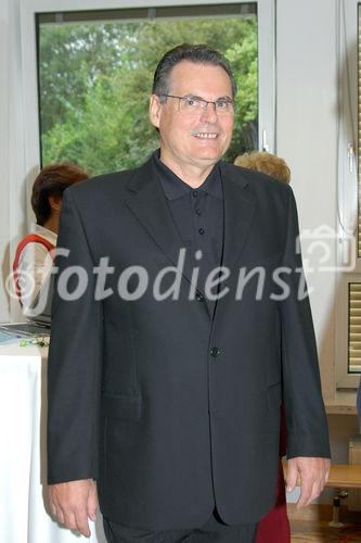 Microsoft Österreich, Stadt Linz und Universität Linz präsentieren Initiative zur Förderung der Sprachentwicklung von Kindern mit Hilfe moderner Medientechjnologie. Foto v.l.: Univ.- Prof. Dr. Manfred Pils