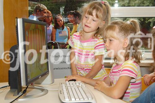 Der erste Schlaumäuse Kindergarten in Österreich ist der Städtische Kindergarten Leonfeldener Strasse 99d in Linz. Microsoft Österreich hat gemeinsam mit der Stadt Linz diesen Kindergarten als Schlaumäuse Kindergarten vorbereitet.