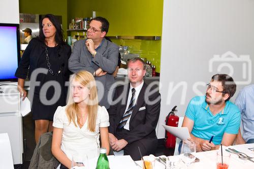 (c) fotodienst / Johannes Brunnbauer | Microsoft lädt zum Presse Dinner - Internet Explorer 9 - The Beauty of the web. Microsoft informiert im Lokal Schon Schön über die weltweite Verfügbarkeit des Internet Explorer 9 Beta. Im Rahmen einer Live-Demo stellt Microsoft den neuen Browser im Detail vor. Außerdem präsentiert Mcirosoft bereits zum Start des IE9 namhafte Szenarien nationaler und internationaler Partner, die auf Technologie und Möglichkeiten des neuen Browsers setzen.