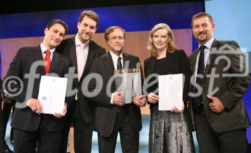 (C) fotodienst/Anna Rauchenberger - Wien, am 04.06.2009 - Heute wurden Betriebe für ihre soziale und ökologische Verantwortung (Corporate Social Responsibility) in den Kategorien Arbeitsplatz, Markt, Gesellschaft und Ökologie mit dem Trigos-Award ausgezeichnet. Die Verleihung fand im Studio 44 der Österreichischen Lotterien statt. FOTO: Siegerteam Kategorie Gesellschaft: PwC PricewaterhouseCoopers 