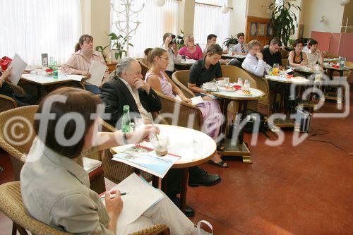 (C) fotodienst/Anna Rauchenberger - Wien 18.07.2006 - IG Milch: Mit der neuen Marke 'A faire Milch' verdienen Bauern statt 30 Cent pro Liter um 10 Cent/Liter mehr. 