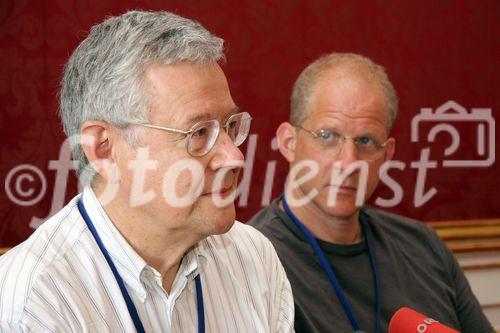 (C) fotodienst/Anna Rauchenberger - Wien 25.07.2006 - Die Konferenz gibt einen Überblick über die neuesten Entwicklungen auf dem Gebiet der Halbleitertechnologie. FOTO v.l.: Günther Bauer (Universität Linz, Program Chairman ICPS 2006), Charles Marcus (Harvard University).