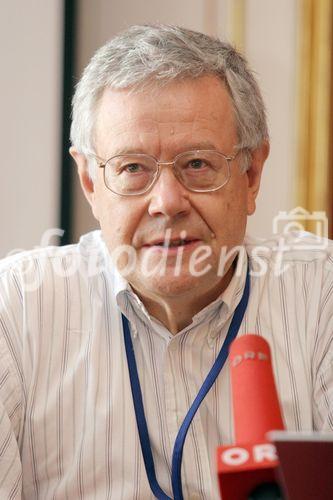 (C) fotodienst/Anna Rauchenberger - Wien 25.07.2006 - Die Konferenz gibt einen Überblick über die neuesten Entwicklungen auf dem Gebiet der Halbleitertechnologie. FOTO: Günther Bauer (Universität Linz, Program Chairman ICPS 2006).