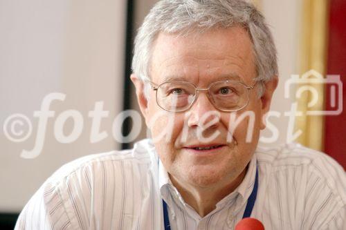 (C) fotodienst/Anna Rauchenberger - Wien 25.07.2006 - Die Konferenz gibt einen Überblick über die neuesten Entwicklungen auf dem Gebiet der Halbleitertechnologie. FOTO: Günther Bauer (Universität Linz, Program Chairman ICPS 2006).