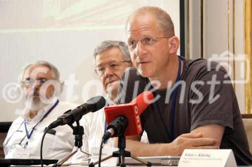 (C) fotodienst/Anna Rauchenberger - Wien 25.07.2006 - Die Konferenz gibt einen Überblick über die neuesten Entwicklungen auf dem Gebiet der Halbleitertechnologie. FOTO v.l.: Phaedon Avouris (IBM), Günther Bauer (Universität Linz, Program Chairman ICPS 2006), Charles Marcus (Harvard University).