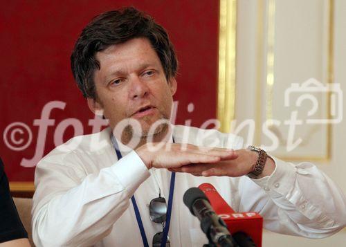 (C) fotodienst/Anna Rauchenberger - Wien 25.07.2006 - Die Konferenz gibt einen Überblick über die neuesten Entwicklungen auf dem Gebiet der Halbleitertechnologie. FOTO: Lars Samuelson (Lund University). 