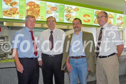 Der neue Flagshipstore in Linz/Urfahr verfügt über eine Fläche von 213 Quadratmetern und bietet 80 Sitzplätze. Foto v.l.:Mag. Gottfried Hochreiter (Fleischwaren Hochreiter), Max Ulrich Stolz, Dr. Walter Bremberger und Johann Peheim