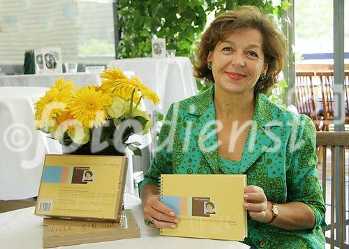 (C) fotodienst/Anna Rauchenberger - Wien 18.08.2006 - Renate Längauer ist Wohncoach. Nun präsentiert sie ihr neues Buch 'Eine spielerische Anleitung zum Wohngefühl'. FOTO: Renate Längauer