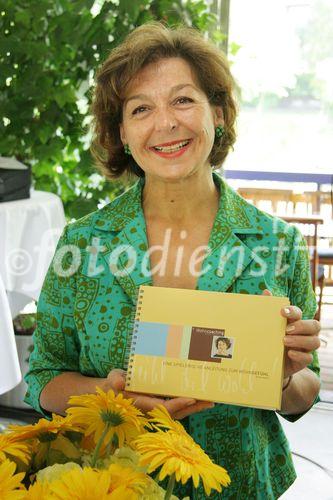 (C) fotodienst/Anna Rauchenberger - Wien 18.08.2006 - Renate Längauer ist Wohncoach. Nun präsentiert sie ihr neues Buch 'Eine spielerische Anleitung zum Wohngefühl'. FOTO: Renate Längauer