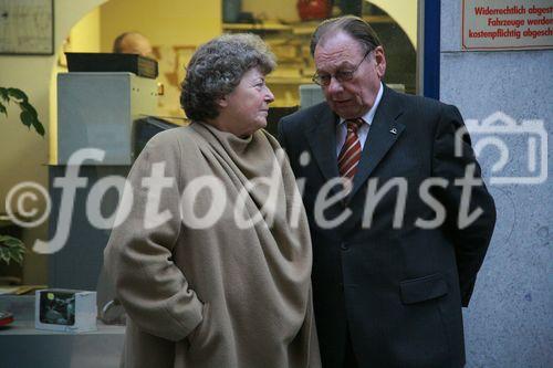 Dachgleichenfeier der Wohnbauvereinigung für Privatangestellte, Österleingasse 3, 1150 Wien, Foto: vlnr: Lore Hostasch (Bundesministerin aD), Ing. Wolfgang Erhard