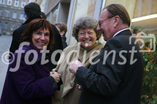 Dachgleichenfeier der Wohnbauvereinigung für Privatangestellte, Österleingasse 3, 1150 Wien, Foto: vlnr: Erika Helscher (Stiftungsvorstand), Lore Hostasch (Bundesministerin aD), Ing. Wolfgang Erhard