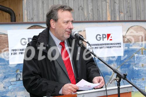 (C) fotodienst/Anna Rauchenberger - Wien, 24.10.2008 - Schlüsselübergabe zur Wohnhausanlage 'Welingergasse'. FOTO: Mag. Michael Gehbauer (GF der Wohnbauvereinigung für Privatangestellte)