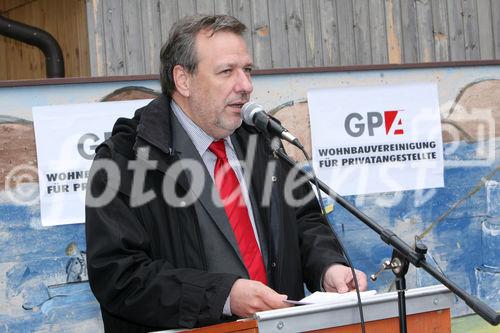 (C) fotodienst/Anna Rauchenberger - Wien, 24.10.2008 - Schlüsselübergabe zur Wohnhausanlage 'Welingergasse'. FOTO: Mag. Michael Gehbauer (GF der Wohnbauvereinigung für Privatangestellte)