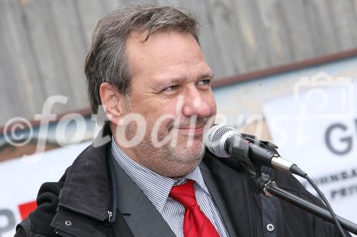 (C) fotodienst/Anna Rauchenberger - Wien, 24.10.2008 - Schlüsselübergabe zur Wohnhausanlage 'Welingergasse'. FOTO: Mag. Michael Gehbauer (GF der Wohnbauvereinigung für Privatangestellte)