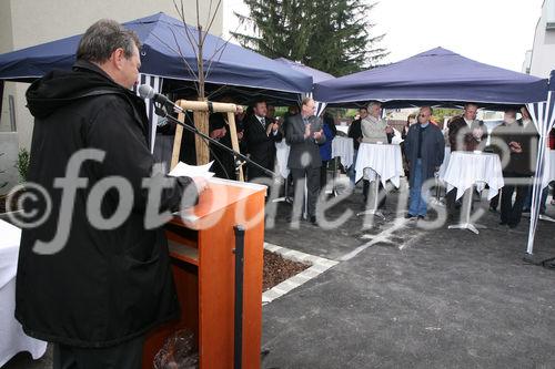 (C) fotodienst/Anna Rauchenberger - Wien, 24.10.2008 - Schlüsselübergabe zur Wohnhausanlage 'Welingergasse'. FOTO: Mag. Michael Gehbauer (GF der Wohnbauvereinigung für Privatangestellte)