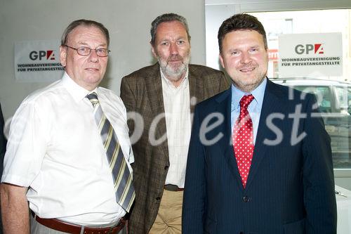 (c) fotodienst/Dan Carabas - Wien 01.07.08 - Feierliche Schlüsselübergabe der Wohnbauvereinigung für Privatangestellte - FOTO v.li.: Vorstandsvorsitzender der GPA-Privatstiftung Herr Walter Zwiauer, Bezirksvorsteher-Stv. Herr Josef Kaindl, Herr Stadtrat Dr. Michael Ludwig