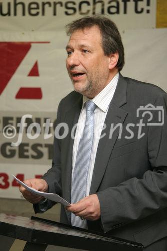 (C) Fotodienst/Anna Rauchenberger - 09.01.2008 - Wien - Die Wohnbauvereinigung für Privatangestellte (WBV-GPA) feierte heute gemeinsam mit der Baufirma und allen Arbeitern die Dachgleiche in der Quellenstraße 48 im 10. Wiener Gemeindebezirk. FOTO: Mag. Michael Gehbauer (GF der Wohnbauvereinigung für Privatangestellte).