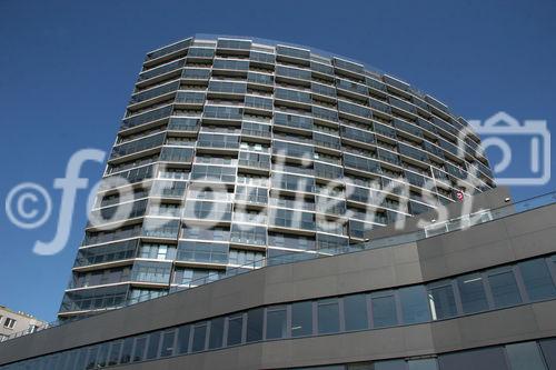 (C) Fotodienst/Anna Rauchenberger - Wien 30.08.2007 - MieterInnen beziehen den Wohnturm in der Kundratstraße 6 im 10. Wiener Gemeindebezirk: Heute wurden die Schlüssel feierlich übergeben.