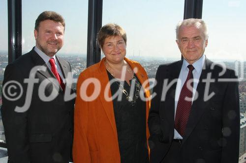 (C) Fotodienst/Anna Rauchenberger - Wien 30.08.2007 - MieterInnen beziehen den Wohnturm in der Kundratstraße 6 im 10. Wiener Gemeindebezirk: Heute wurden die Schlüssel feierlich übergeben. FOTO v.l:  Wohnbaustadtrat Dr. Michael Ludwig, Hans Sallmutter (Aufsichtsratsvorsitzender GPA).