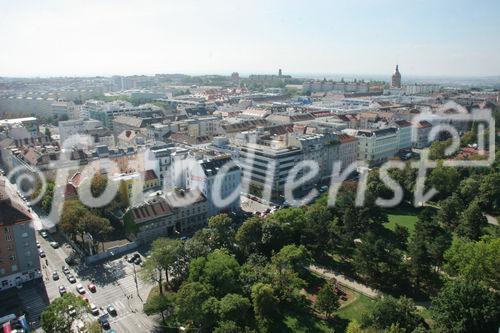 (C) Fotodienst/Anna Rauchenberger - Wien 30.08.2007 - MieterInnen beziehen den Wohnturm in der Kundratstraße 6 im 10. Wiener Gemeindebezirk: Heute wurden die Schlüssel feierlich übergeben. FOTO: Ausblick aus dem Wohnturm.