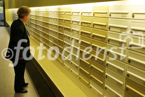 (C) Fotodienst/Anna Rauchenberger - Wien 30.08.2007 - MieterInnen beziehen den Wohnturm in der Kundratstraße 6 im 10. Wiener Gemeindebezirk: Heute wurden die Schlüssel feierlich übergeben. 