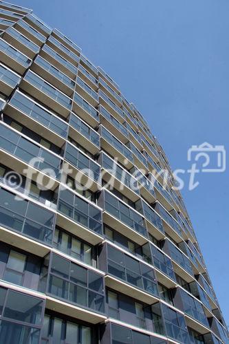 (C) Fotodienst/Anna Rauchenberger - Wien 30.08.2007 - MieterInnen beziehen den Wohnturm in der Kundratstraße 6 im 10. Wiener Gemeindebezirk: Heute wurden die Schlüssel feierlich übergeben.