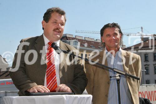 (C) Fotodienst/Anna Rauchenberger - Wien 30.08.2007 - MieterInnen beziehen den Wohnturm in der Kundratstraße 6 im 10. Wiener Gemeindebezirk: Heute wurden die Schlüssel feierlich übergeben.