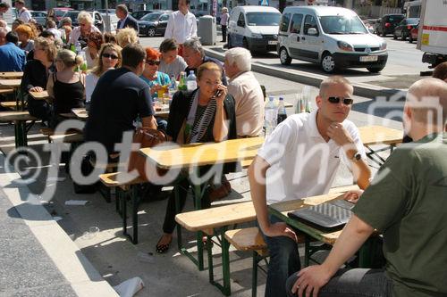 (C) Fotodienst/Anna Rauchenberger - Wien 30.08.2007 - MieterInnen beziehen den Wohnturm in der Kundratstraße 6 im 10. Wiener Gemeindebezirk: Heute wurden die Schlüssel feierlich übergeben.