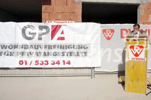 Gleichenfeier der neuen Wohnhausanlage in PurkersdorfFoto: Herr GF Mag. Michael Gehbauer (Wohnbauvereinigung fürPrivatangestellte).