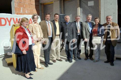 Gleichenfeier der neuen Wohnhausanlage in Purkersdorf
Foto: Festredner,
Stadträte und Gemeinderäte.