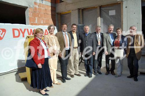 Gleichenfeier der neuen Wohnhausanlage in Purkersdorf
Foto: Festredner,
Stadträte und Gemeinderäte.