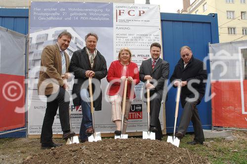 Spatenanstich in der Quellenstraße 48  Foto v.li.na.re: Mag. Michael Gehbauer, Arch. Ernst Linsberger, Bezirksvorsteherin Hermine Mospointner, Stadtrat Dr. Michael Ludwig, GPA-Privatstiftungsvorstand Walter Zwiauer
