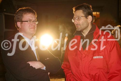 (C) fotodienst/Anna Rauchenberger - Purkersdorf - 27.11.2006  - Der Spatenstich zum neuen Wohnhaus in Purkersdorf wurde zuerst auf der Liegenschaft und anschließend in gemütlicher Atmosphäre in einem Lokal gefeiert.