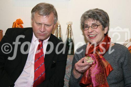 (C) fotodienst/Anna Rauchenberger - Purkersdorf - 27.11.2006  - Der Spatenstich zum neuen Wohnhaus in Purkersdorf wurde zuerst auf der Liegenschaft und anschließend in gemütlicher Atmosphäre in einem Lokal gefeiert.