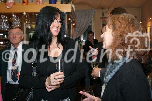 (C) fotodienst/Anna Rauchenberger - Purkersdorf - 27.11.2006  - Der Spatenstich zum neuen Wohnhaus in Purkersdorf wurde zuerst auf der Liegenschaft und anschließend in gemütlicher Atmosphäre in einem Lokal gefeiert.