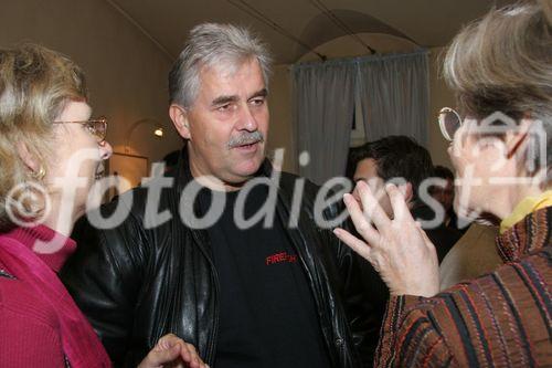 (C) fotodienst/Anna Rauchenberger - Purkersdorf - 27.11.2006  - Der Spatenstich zum neuen Wohnhaus in Purkersdorf wurde zuerst auf der Liegenschaft und anschließend in gemütlicher Atmosphäre in einem Lokal gefeiert.