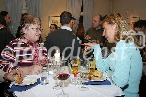 (C) fotodienst/Anna Rauchenberger - Purkersdorf - 27.11.2006  - Der Spatenstich zum neuen Wohnhaus in Purkersdorf wurde zuerst auf der Liegenschaft und anschließend in gemütlicher Atmosphäre in einem Lokal gefeiert.