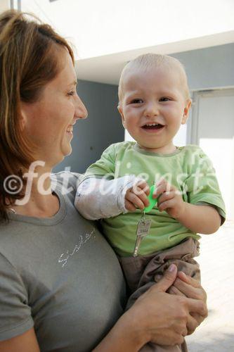 (C) fotodienst/Anna Rauchenberger - Purkersdorf - 24.08.2006 - Das Wohnhaus 3002 Purkersdorf, Pfarrhofgasse 5-7 wurde heute feierlich eröffnet. FOTO: Mieter freuen sich auf ihre neue Wohnung.